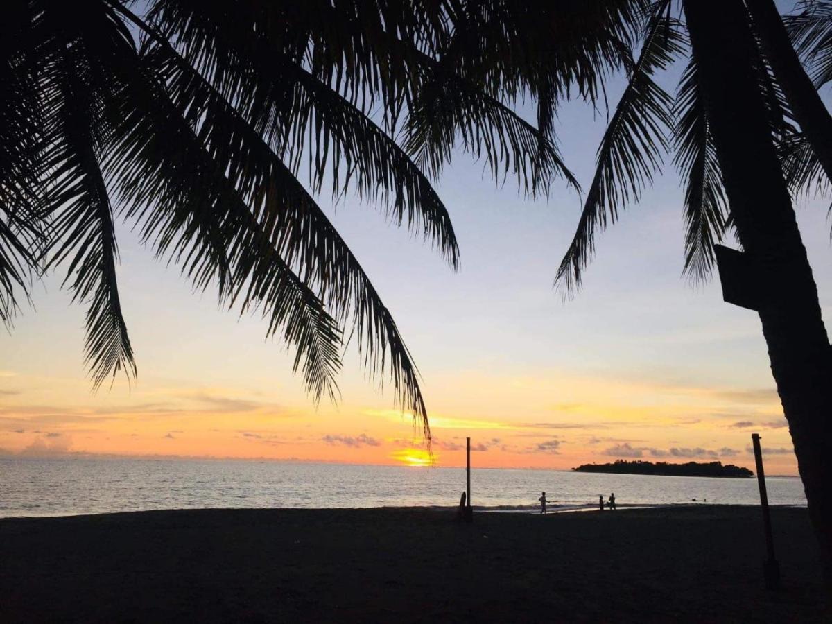 Sunbloom Beachfront Hotel And Restaurant Zambales Sinabacan Ngoại thất bức ảnh