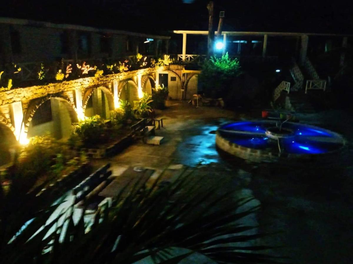 Sunbloom Beachfront Hotel And Restaurant Zambales Sinabacan Ngoại thất bức ảnh
