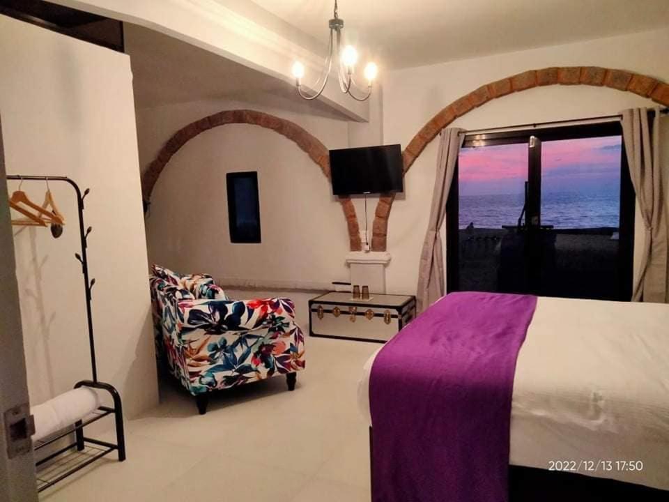 Sunbloom Beachfront Hotel And Restaurant Zambales Sinabacan Ngoại thất bức ảnh