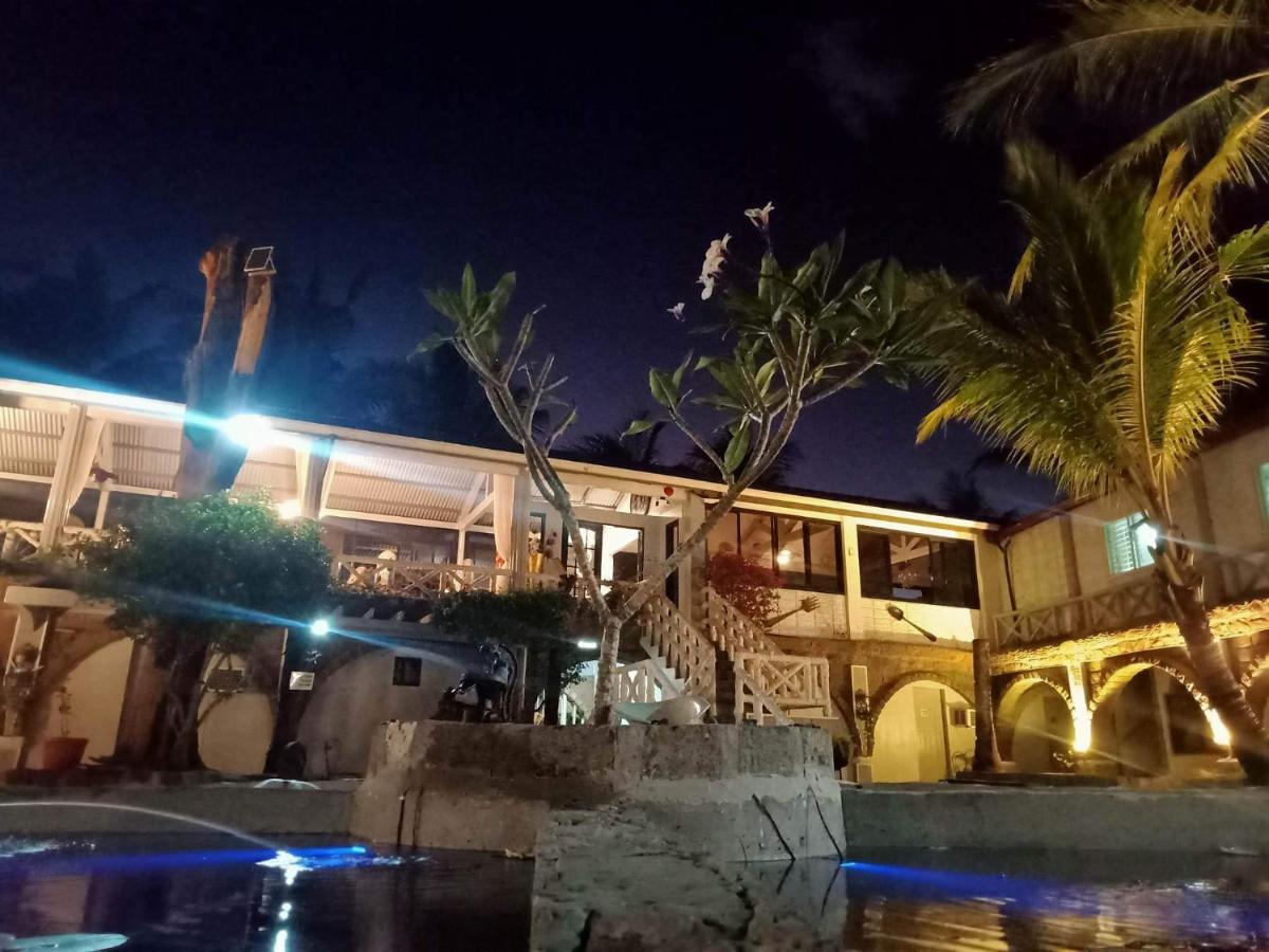 Sunbloom Beachfront Hotel And Restaurant Zambales Sinabacan Ngoại thất bức ảnh