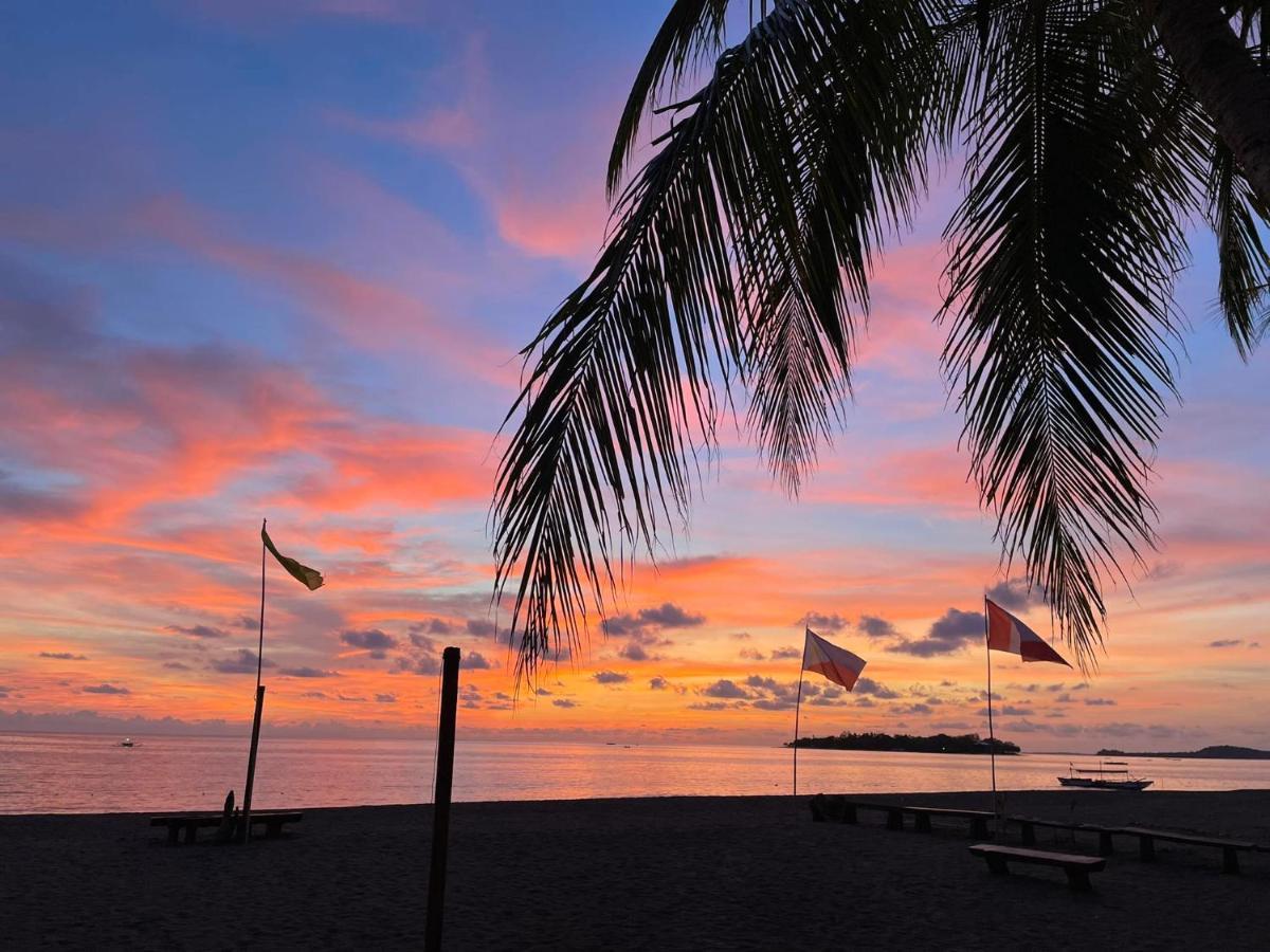 Sunbloom Beachfront Hotel And Restaurant Zambales Sinabacan Ngoại thất bức ảnh