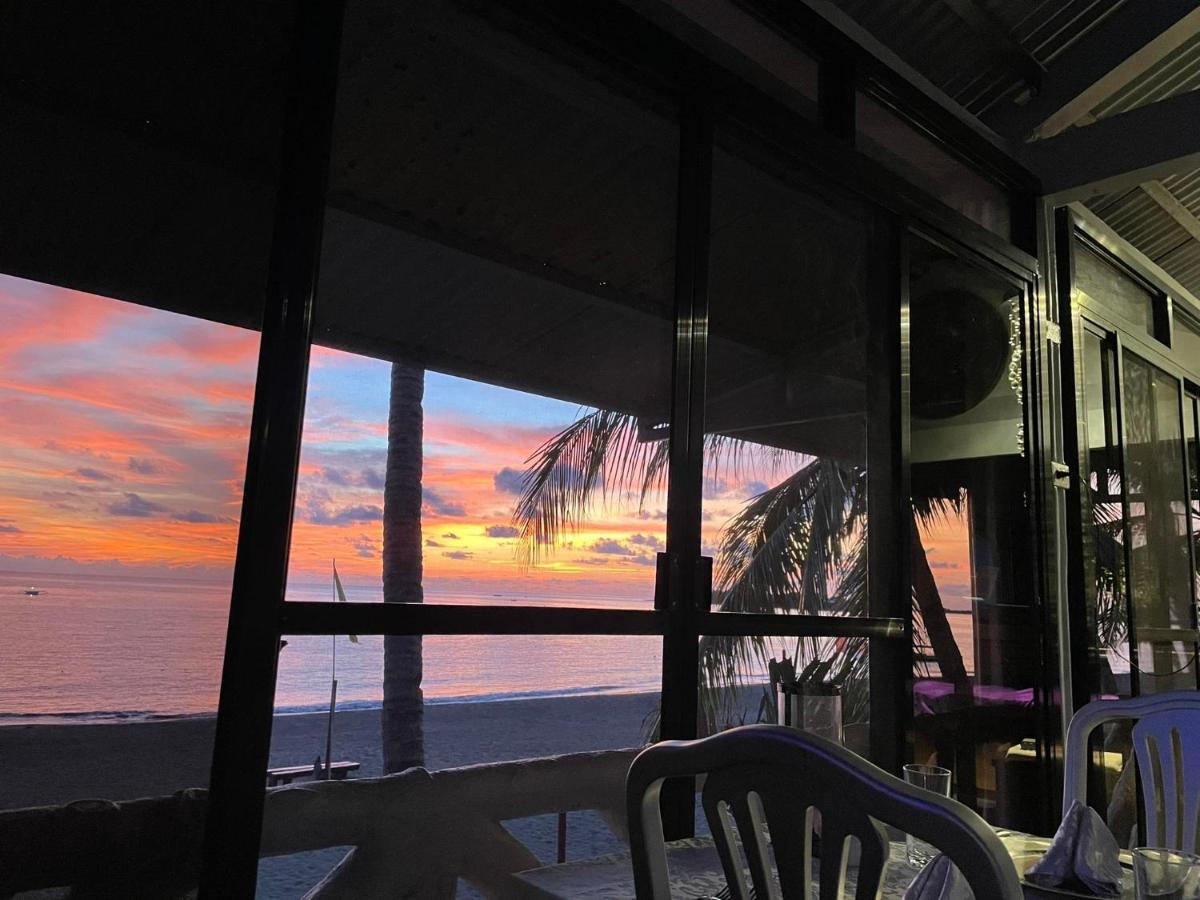 Sunbloom Beachfront Hotel And Restaurant Zambales Sinabacan Ngoại thất bức ảnh