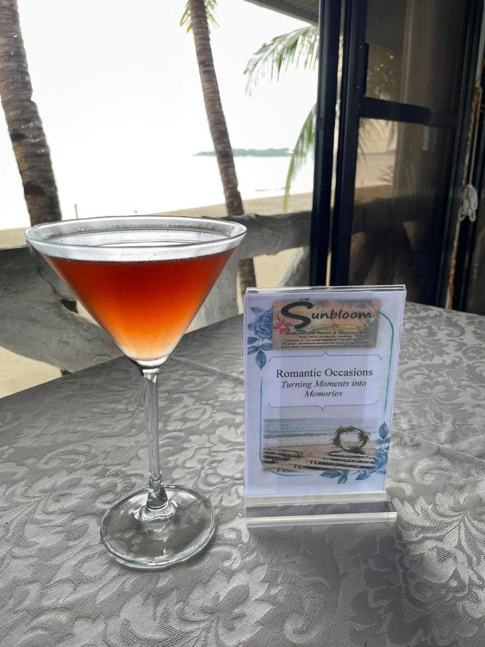 Sunbloom Beachfront Hotel And Restaurant Zambales Sinabacan Ngoại thất bức ảnh