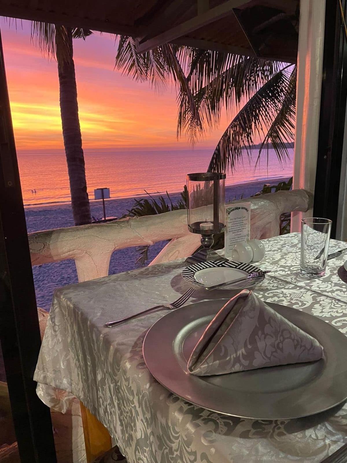 Sunbloom Beachfront Hotel And Restaurant Zambales Sinabacan Ngoại thất bức ảnh