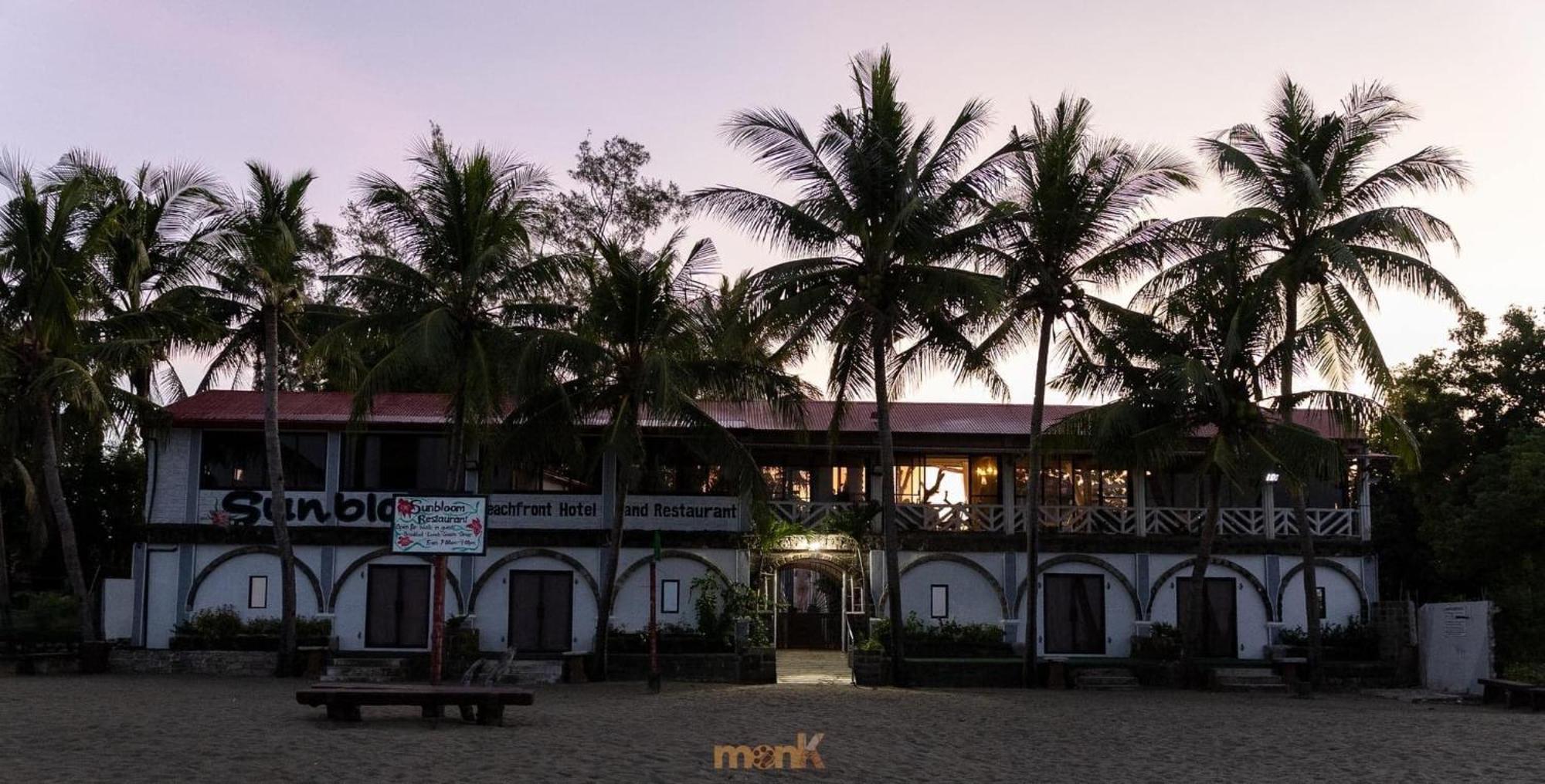 Sunbloom Beachfront Hotel And Restaurant Zambales Sinabacan Ngoại thất bức ảnh