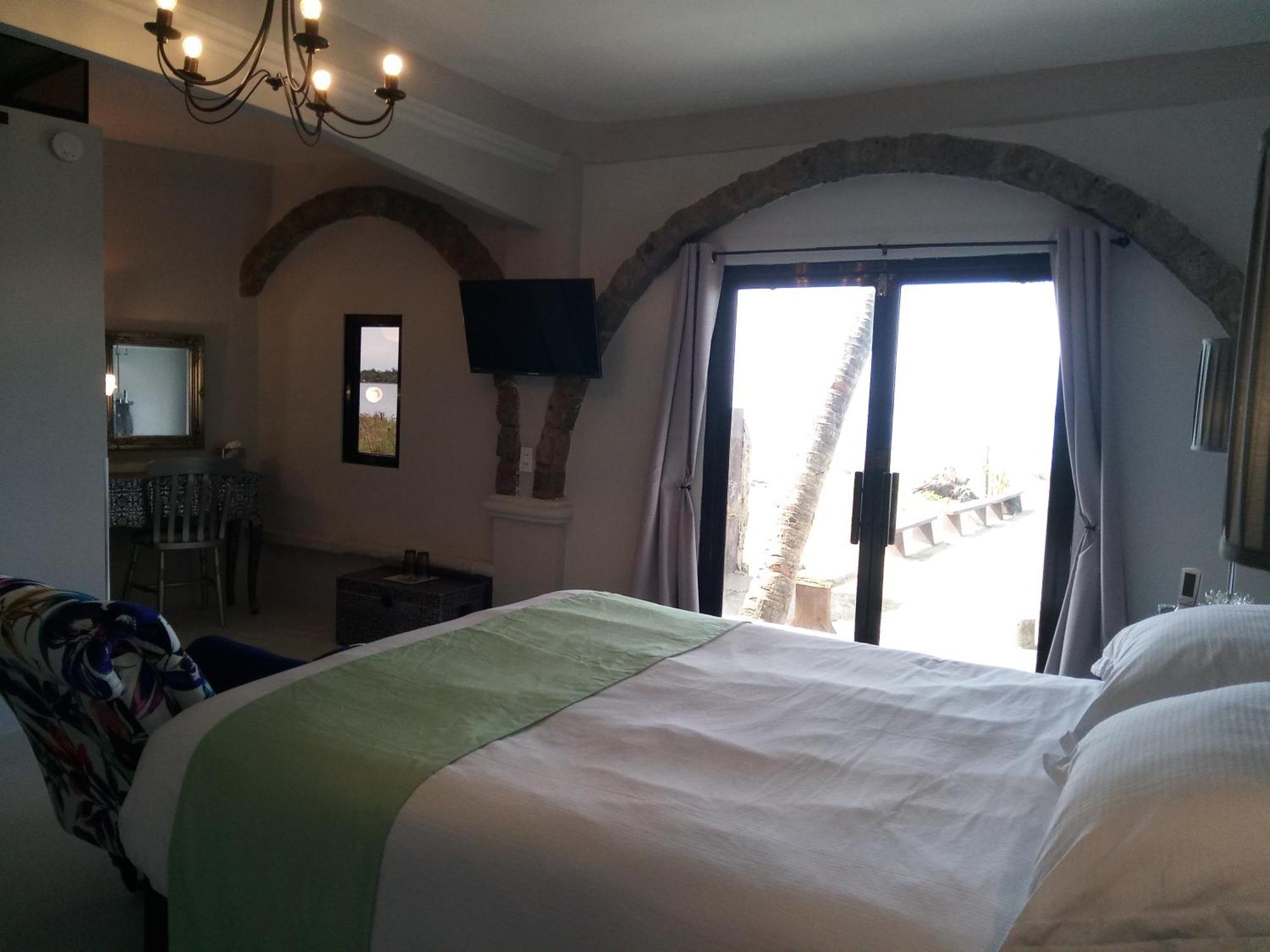 Sunbloom Beachfront Hotel And Restaurant Zambales Sinabacan Phòng bức ảnh